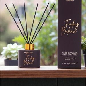 Revolution Finding Balance Reed Diffuser - Black and Gold